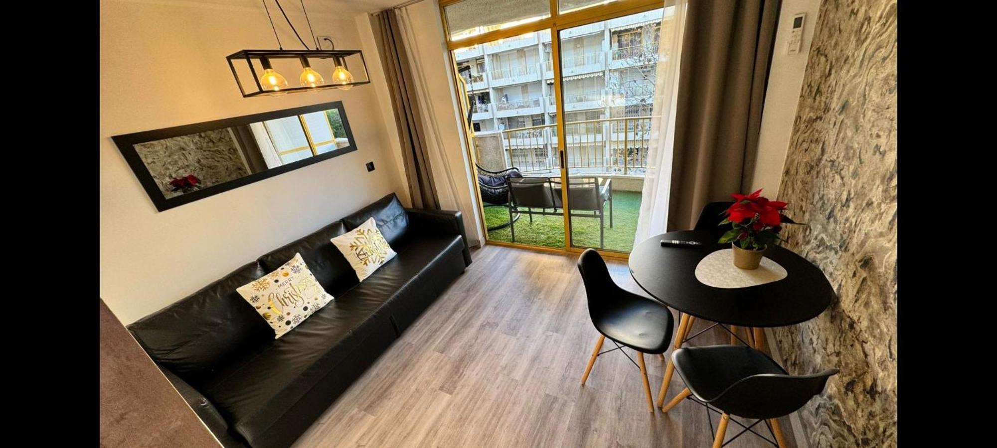 Aparthotel Inter2: New Self-Check-In Apartments with Garage Salou Exterior photo