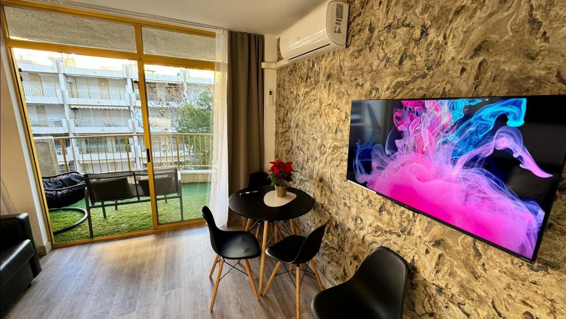 Aparthotel Inter2: New Self-Check-In Apartments with Garage Salou Exterior photo